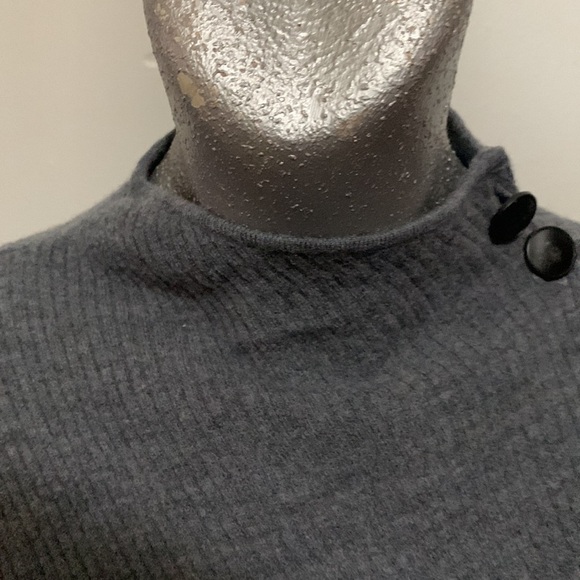 Adrienne Vittadini 100% Merino Wool Asymmetrical Sweater  Size S - Picture 3 of 8